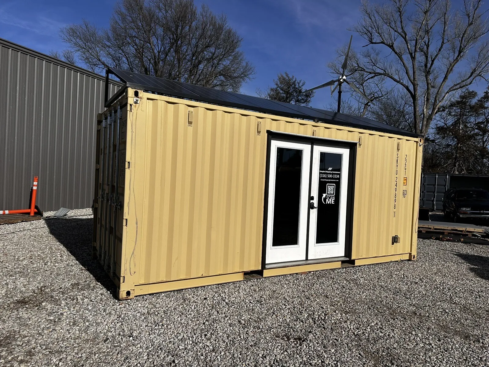 20-ft-Shipping-Container-Office-Solar-Off-Grid-1 Conteneur maritime de 20 pieds, bureau solaire et hors réseau – Image 1