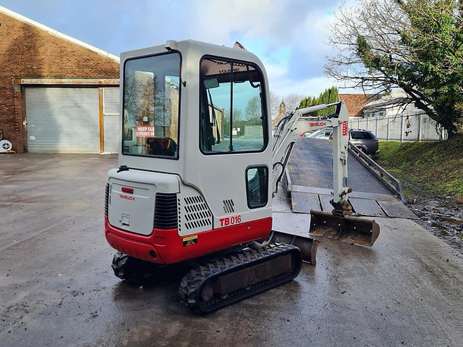 m9-3 Mini Pelle TAKEUCHI TB016 1.6 Tonne – occasion – Image 1