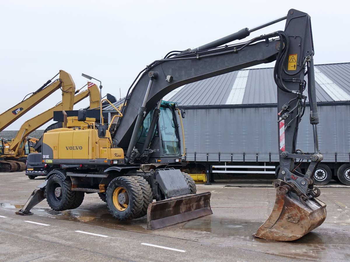 PELLE-VOLVO-EW180C-003 Pelle sur pneus Volvo EW180C 2007 – 19,2T – 4490h – Occasion – Image 1